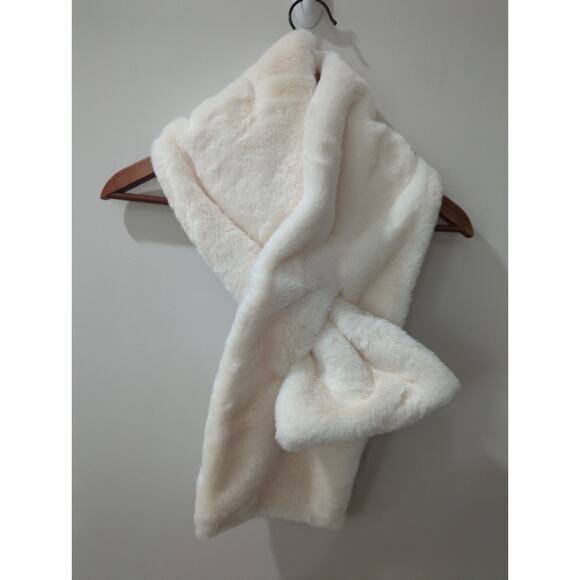 Apparis Faux Fur Bambi Ivory Scarf NWT - Picture 2 of 4